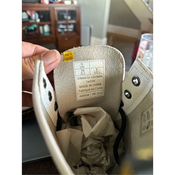 Dr. Martens 1460 white leather boots women's size 8. EUC - Picture 9 of 10